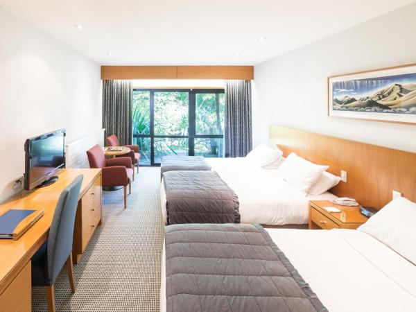 Commodore Airport Hotel Christchurch : photo 2 de la chambre chambre familiale avec cour