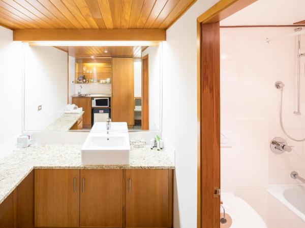 Commodore Airport Hotel Christchurch : photo 3 de la chambre chambre familiale avec cour