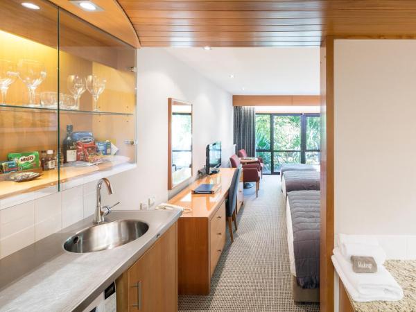 Commodore Airport Hotel Christchurch : photo 4 de la chambre chambre familiale avec cour