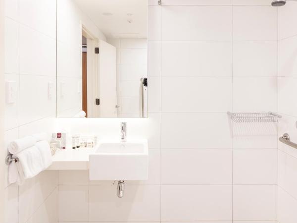 Commodore Airport Hotel Christchurch : photo 4 de la chambre studio premium avec 2 lits queen-size