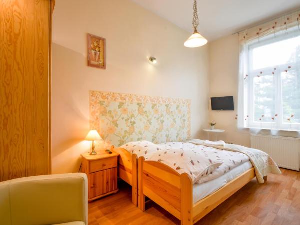 Sopot Roza Apartments : photo 9 de la chambre chambre double ou lits jumeaux avec douche