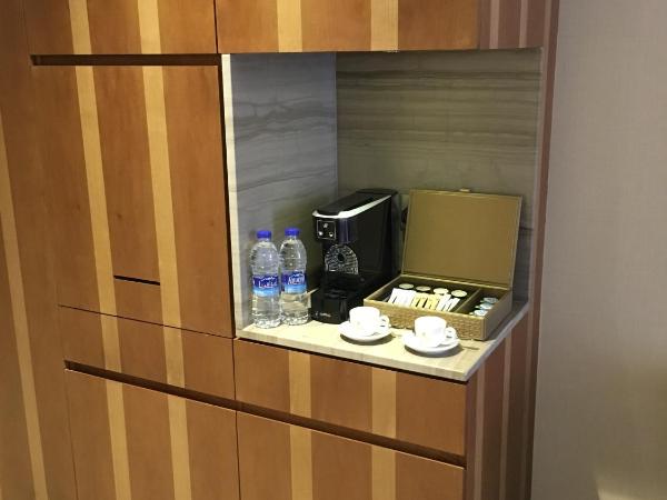 Grand Millennium Muscat : photo 3 de la chambre suite exécutive avec accès au salon exécutif