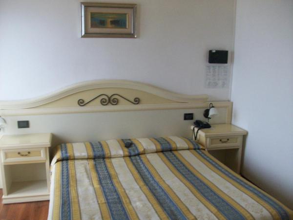 Hotel Mondial : photo 3 de la chambre chambre double ou lits jumeaux - vue sur mer