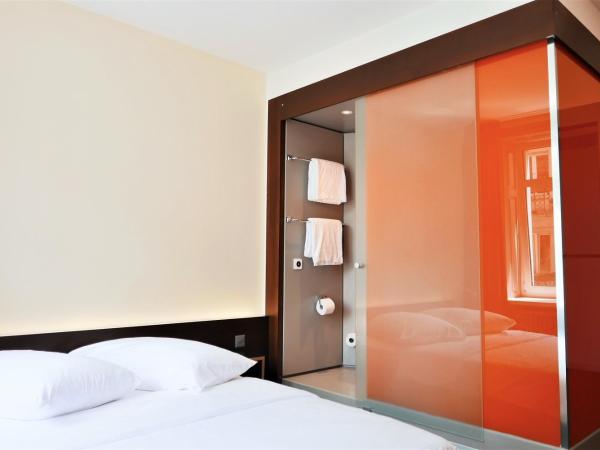 easyHotel Zürich City Centre : photo 1 de la chambre chambre double standard