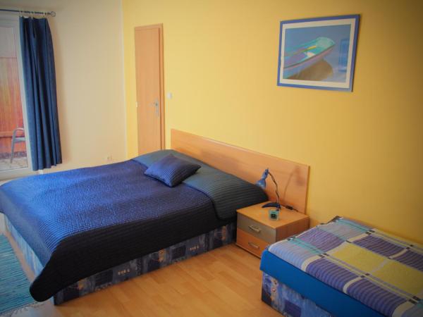 Ubytovani Nikol : photo 4 de la chambre chambre triple avec terrasse