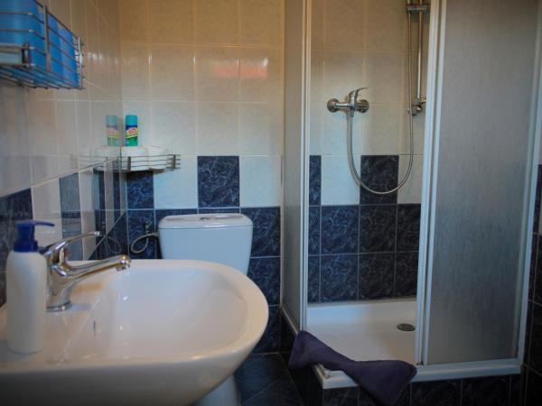 Ubytovani Nikol : photo 1 de la chambre chambre triple avec terrasse