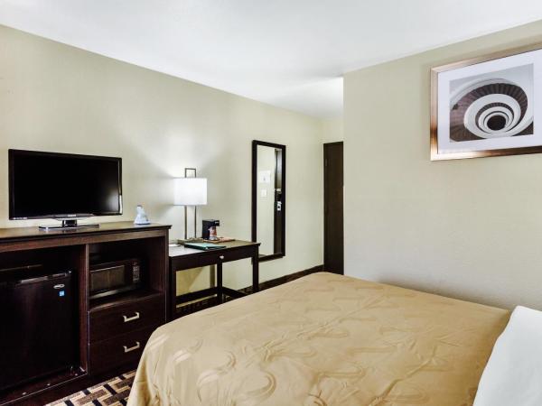 Quality Inn Downtown : photo 3 de la chambre chambre lit queen-size 