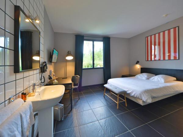 Logis - Hotel Restaurant La Mire : photo 5 de la chambre chambre double accessible aux personnes à mobilité réduite