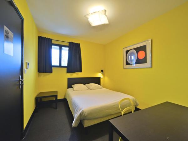 Logis - Hotel Restaurant La Mire : photo 3 de la chambre chambre double avec toilettes externes privatives 