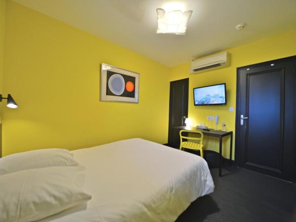 Logis - Hotel Restaurant La Mire : photo 2 de la chambre chambre double avec toilettes externes privatives 