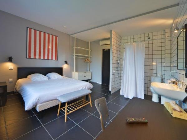 Logis - Hotel Restaurant La Mire : photo 3 de la chambre chambre double accessible aux personnes à mobilité réduite