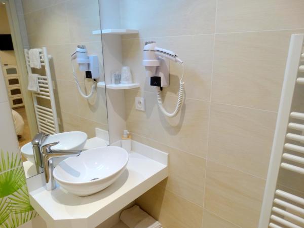 Castel Fleuri : photo 5 de la chambre chambre familiale