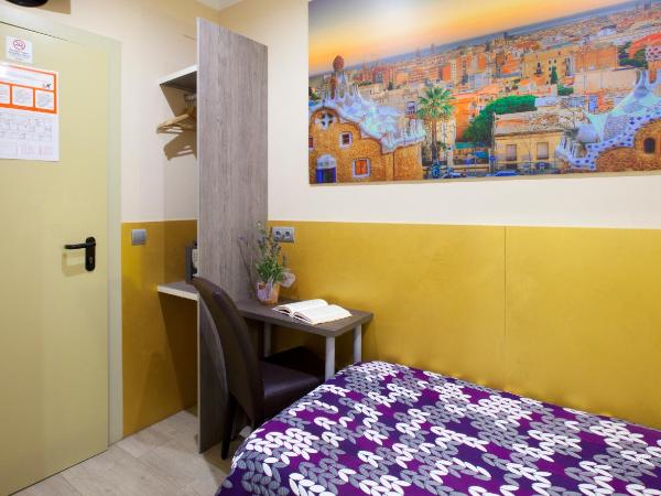 Hostal Barcelona : photo 6 de la chambre chambre simple avec salle de bains privative