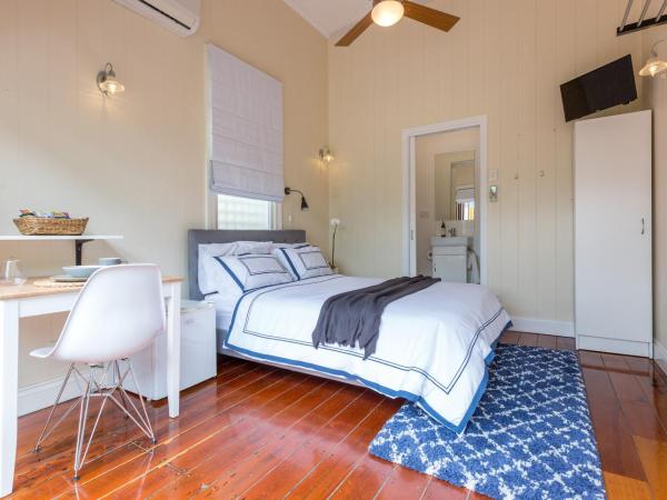 99 Kirkland Bed & Breakfast : photo 4 de la chambre chambre double avec salle de bains privative