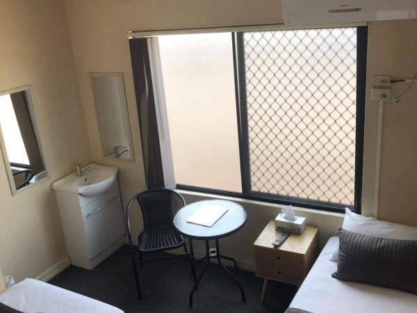 Kingsford Riverside Inn : photo 2 de la chambre chambre Économique avec salle de bains commune