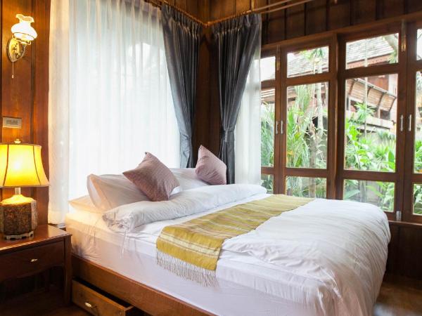 Baansuwanburi : photo 3 de la chambre chambre lit king-size - vue sur Étang et jardin