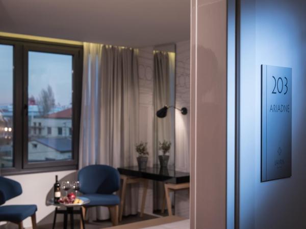 Lavris City Suites : photo 10 de la chambre suite - vue partielle sur mer