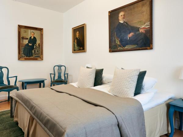 Hotel Hornsgatan : photo 5 de la chambre chambre triple avec salle de bains commune dans couloir