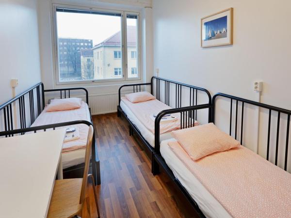 CheapSleep Hostel Helsinki : photo 4 de la chambre chambre triple avec salle de bains commune