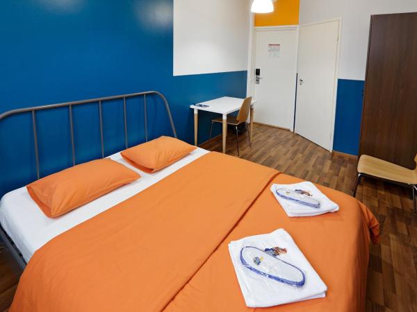 CheapSleep Hostel Helsinki : photo 1 de la chambre chambre double avec salle de bains privative
