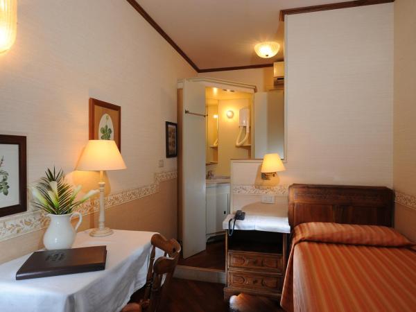 Hotel La Calcina : photo 2 de la chambre chambre simple avec salle de bains extérieure privative