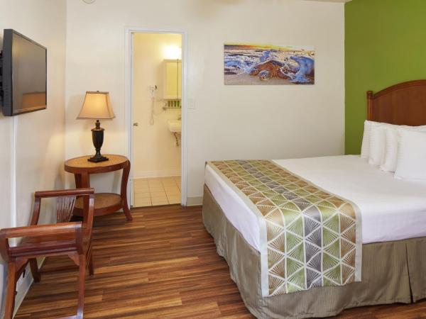 Pacific Marina Inn : photo 1 de la chambre chambre standard lit queen-size