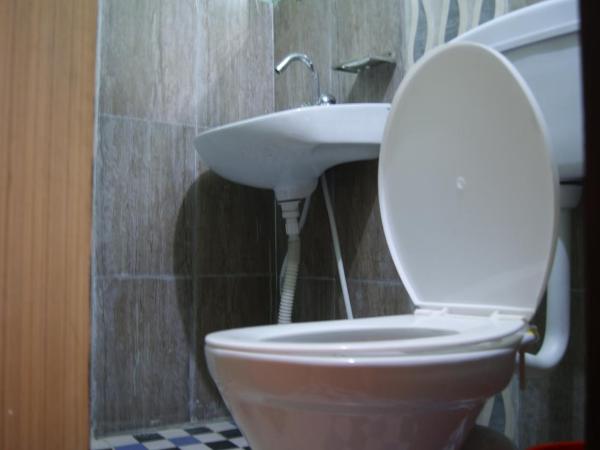 Peace Guest House : photo 2 de la chambre chambre simple - vue sur lac