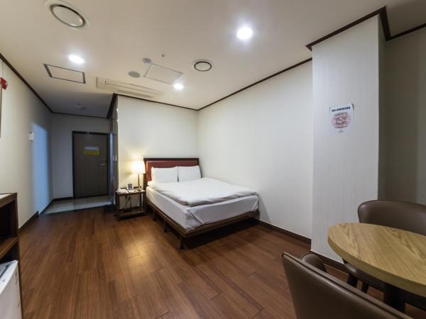 Youngbin Hotel : photo 2 de la chambre deluxe double room with sauna access