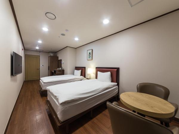 Youngbin Hotel : photo 2 de la chambre twin room with sauna access 