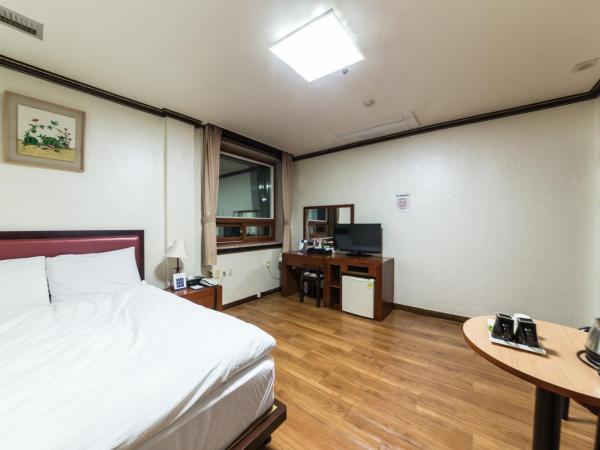 Youngbin Hotel : photo 2 de la chambre chambre double avec accès sauna