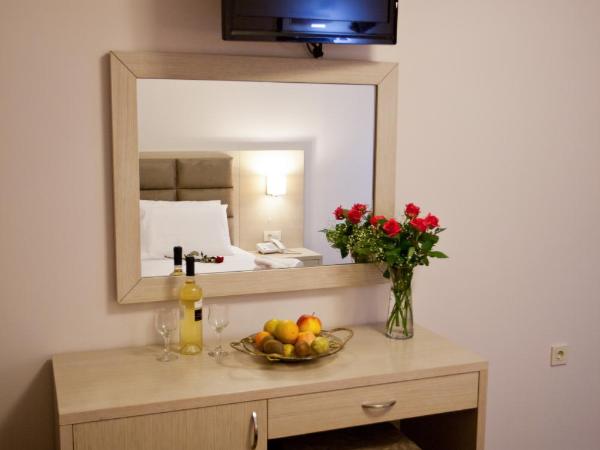 Filokalia Hotel : photo 1 de la chambre chambre deluxe - vue sur lac