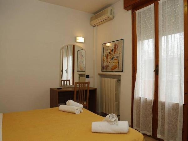 Hotel Villa Dina : photo 6 de la chambre chambre double ou lits jumeaux standard