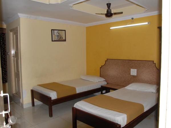 Hotel Bhavani Lodge : photo 2 de la chambre chambre double standard