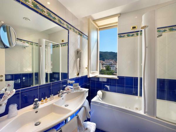 Hotel Continental : photo 5 de la chambre junior suite avec vue sur mer partielle