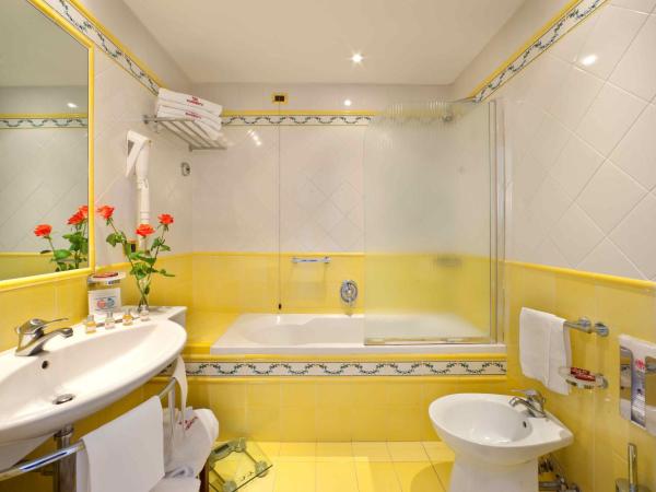 Hotel Continental : photo 4 de la chambre junior suite avec vue sur mer partielle