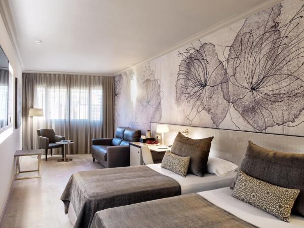 Sallés Hotel Pere IV : photo 1 de la chambre chambre triple de luxe avec accès au spa
