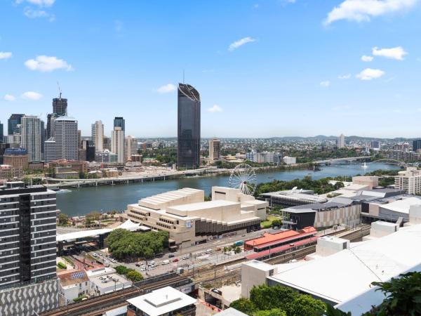 Ivy and Eve Apartments by CLLIX : photo 5 de la chambre appartement 3 chambres avec vue sur la ville

