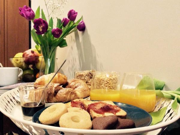 B&B NAPOLI AMORE MIO : photo 9 de la chambre chambre double avec salle de bains privative