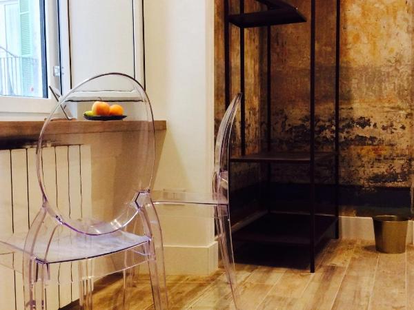 B&B NAPOLI AMORE MIO : photo 10 de la chambre chambre double avec salle de bains privative et balcon