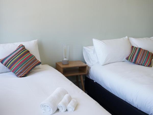 Rosehill Hotel : photo 4 de la chambre chambre triple avec salle de bains commune