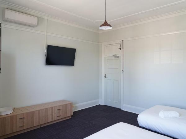 Rosehill Hotel : photo 7 de la chambre chambre triple supérieure avec salle de bains commune