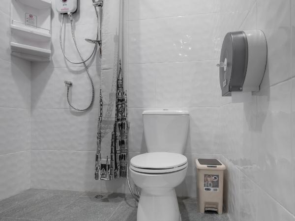 Tiny Taladnoi Hostel : photo 5 de la chambre chambre double avec salle de bains privative