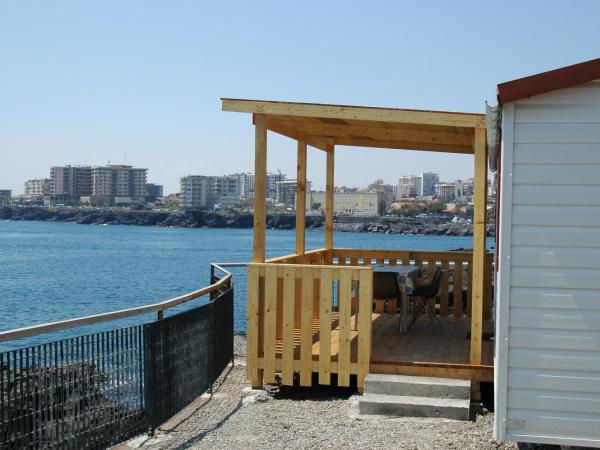 Camping Jonio : photo 1 de la chambre casa mobile (2 adultes + 2 enfants) - vue sur mer