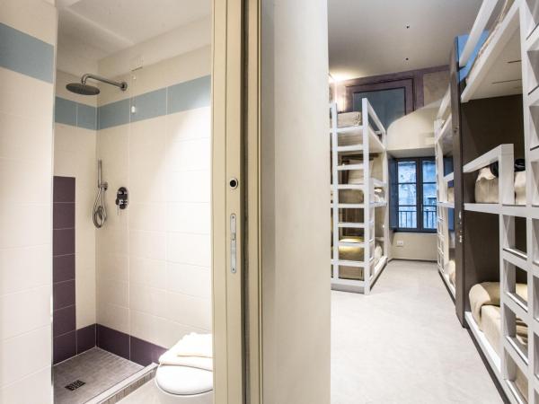 Little Italy Hostel Ex Chiesa S Donato : photo 2 de la chambre lit dans dortoir mixte de 12 lits