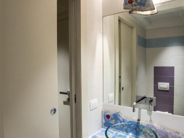 Little Italy Hostel Ex Chiesa S Donato : photo 4 de la chambre lit dans dortoir mixte de 12 lits