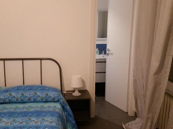 Sunny Home : photo 2 de la chambre chambre double avec salle de bains privative