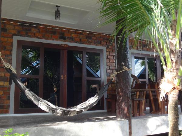 Lanta New Coconut Bungalow : photo 3 de la chambre bungalow familial