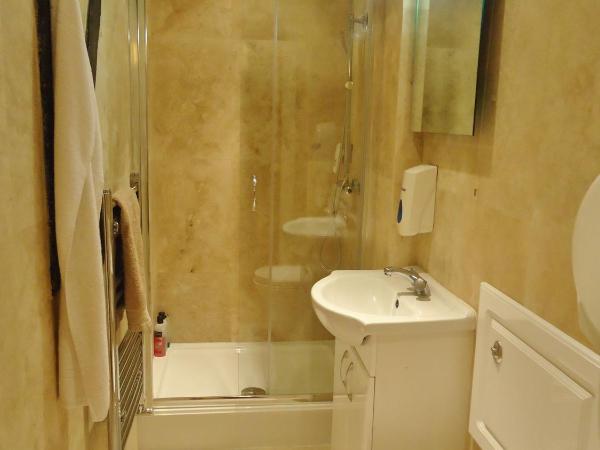 Hour Glass Hotel : photo 4 de la chambre chambre quadruple avec salle de bains