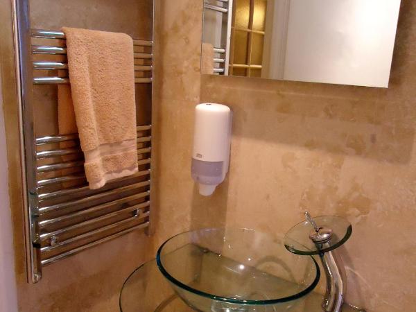 Hour Glass Hotel : photo 9 de la chambre chambre double avec salle de bains commune