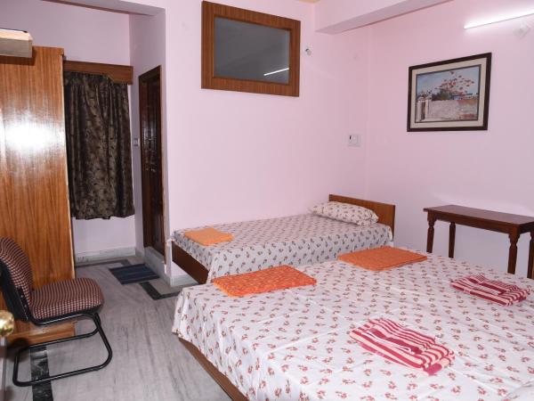 anjani mansion : photo 4 de la chambre chambre triple avec salle de bains